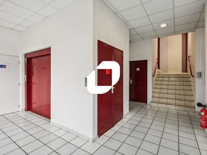 Dans un parc mixte d'activités et de bureaux, à p