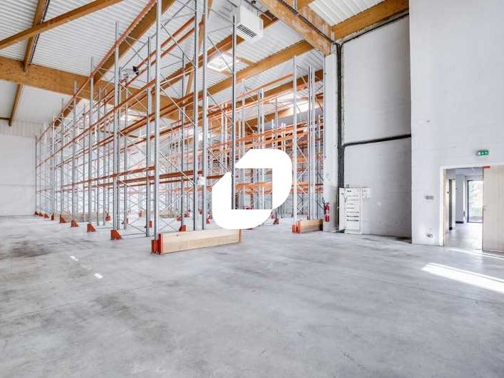 Au sein d'un parc d'activités de qualité, clos et