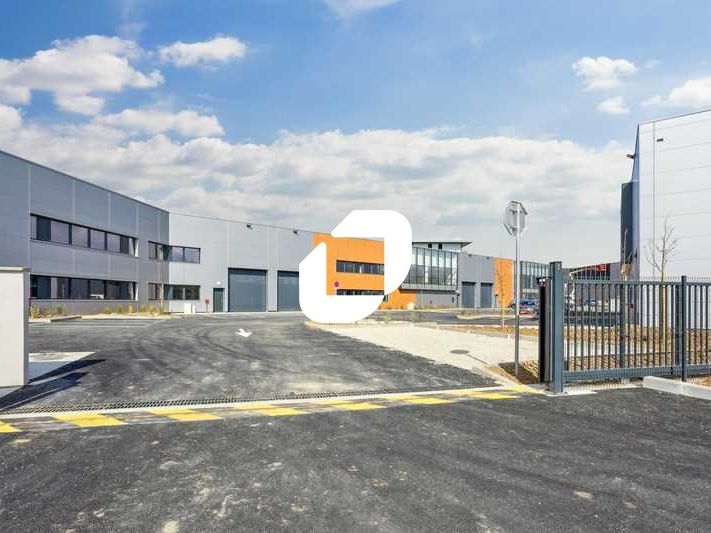 Situé à Grigny au sein d'un parc neuf, de derniè