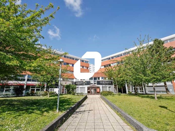 Situé dans la commune de Gennevilliers, à 12 km d