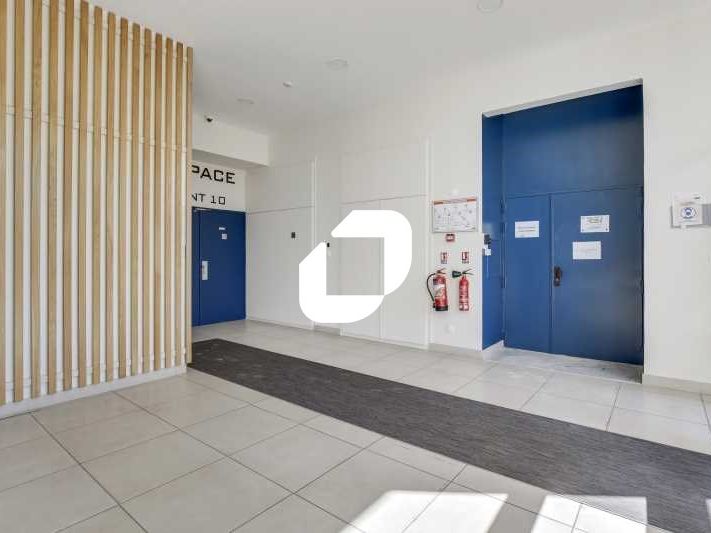 Situé dans la commune de Gennevilliers, à 12 km d