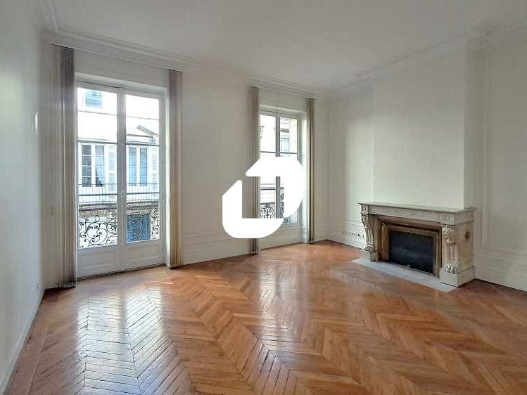 Dans le coeur du 8ème arrondissement de Paris, Im