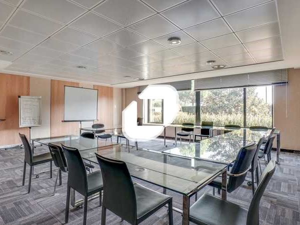 Située à proximité immédiate du centre commercial