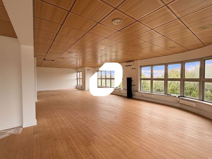 Situé à Villiers-sur-Marne, à proximité directe d