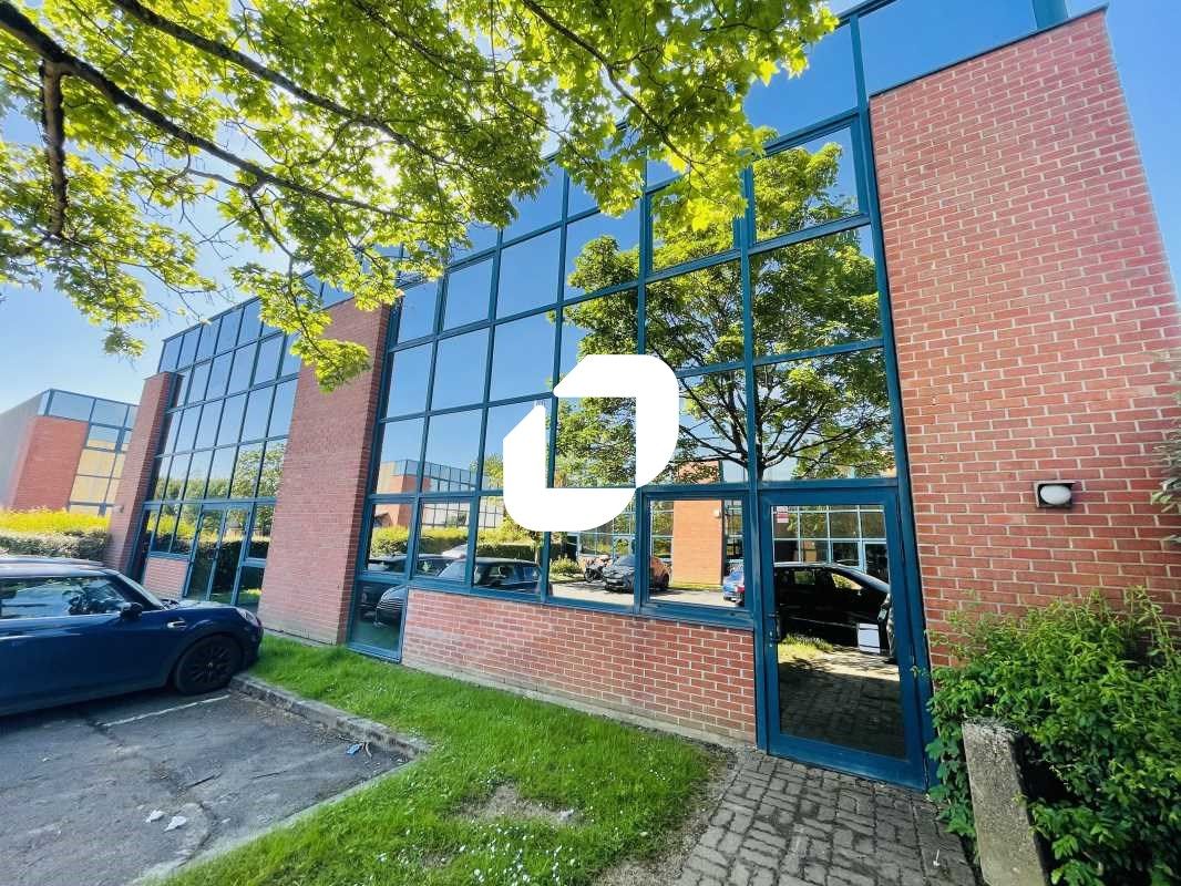 A 100 mètres à pieds de la gare RER D « Savigny-N