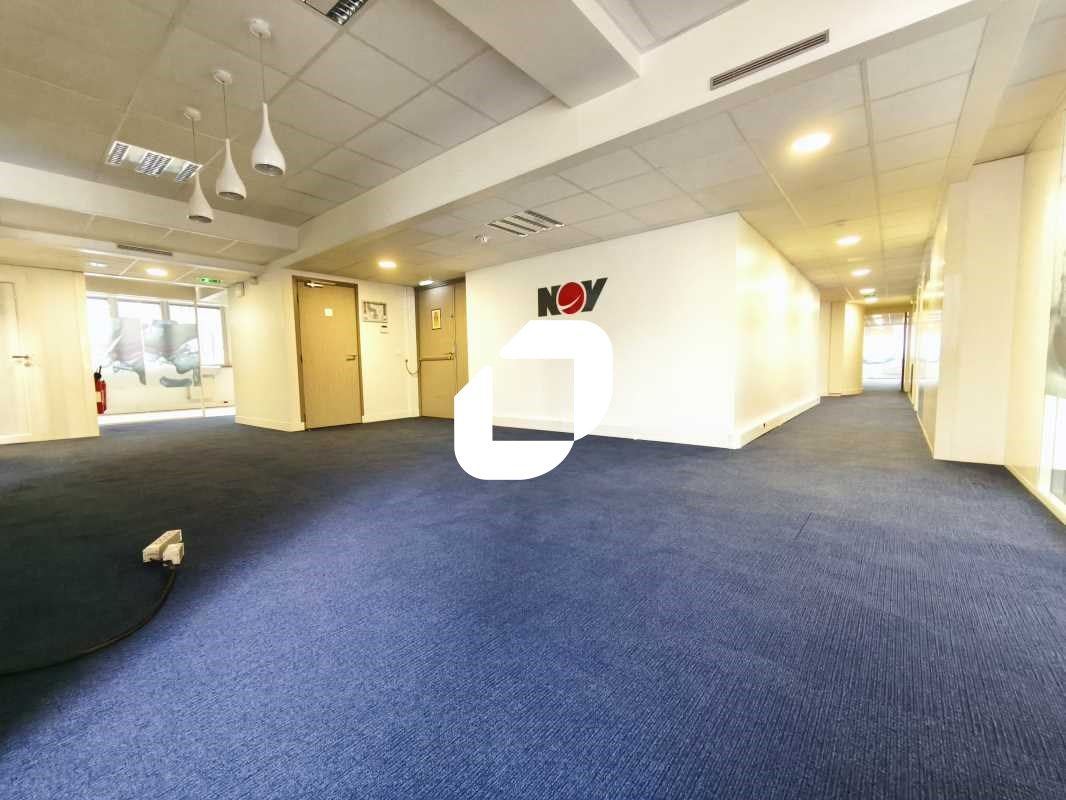 Situé dans le quartier d'affaires du Val de Fonte