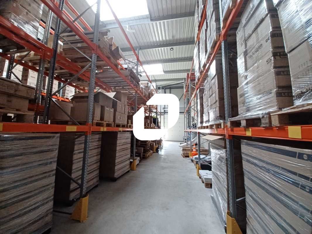 A proximité immédiate de l'autoroute A4, au pied 