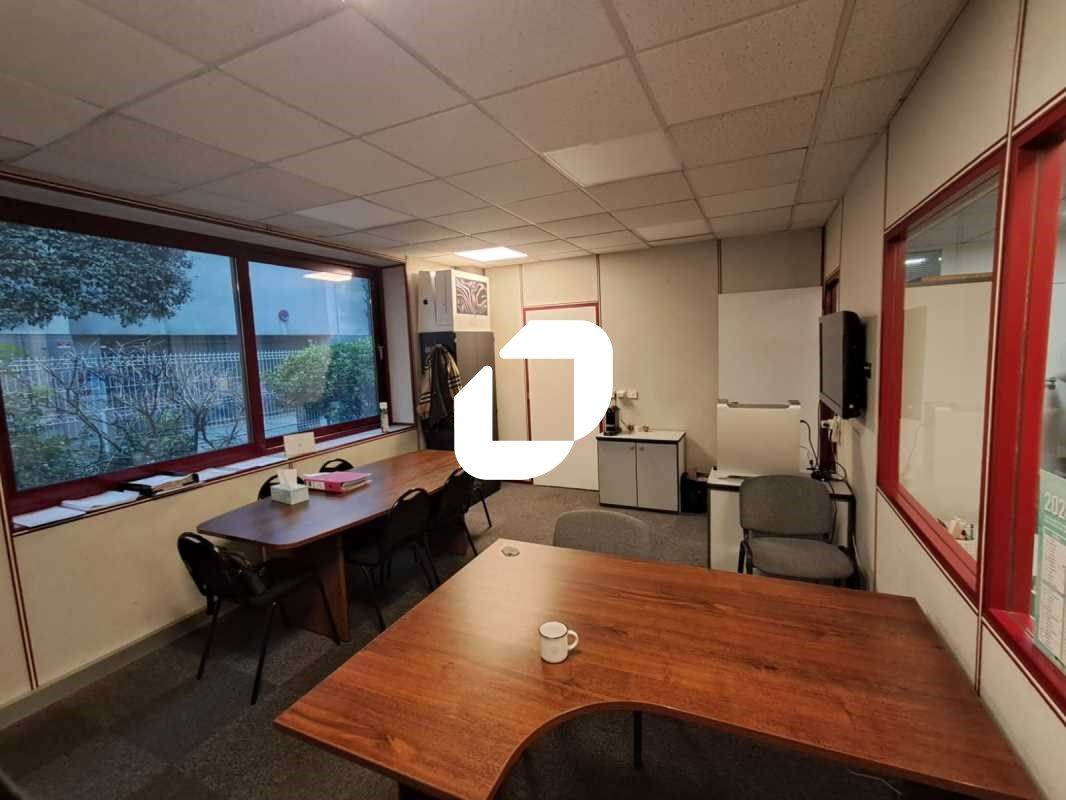 66m² de bureaux en rez-de-chaussée à proximité im
