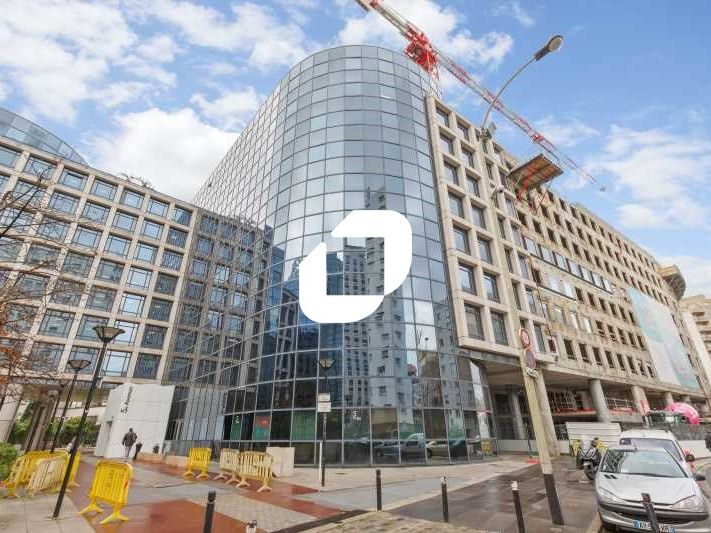 À proximité immédiate du quartier de LA DÉFENSE, 