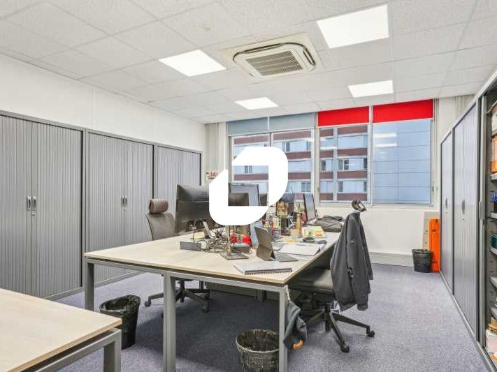 A proximité de la Porte de Champerret, et du cent