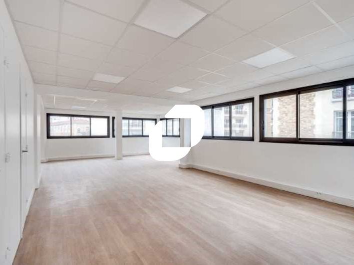 A proximité des métros « Boucicaut » (ligne 8) et