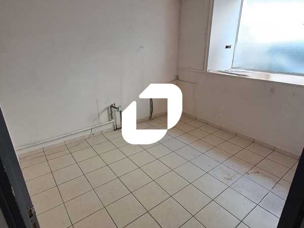 Local commercial / bureaux en rez-de-chaussée, ac