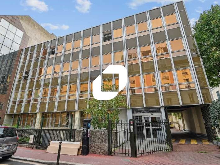 A proximité du centre commercial SO OUEST à LEVAL