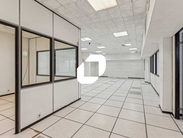 A proximité du centre commercial SO OUEST à LEVAL