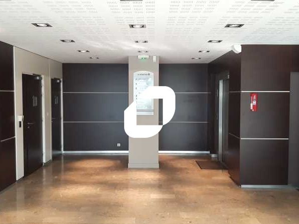 À proximité à pied de la gare RER A de Lognes, et