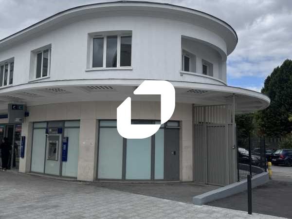 Bureaux lumineux rénovés - Au pied du tram T1, Ga