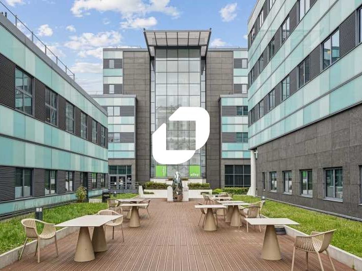 Au sein d'un campus offrant divers services et un