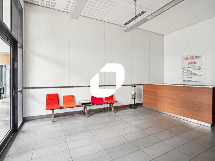 Au sein d'un campus offrant divers services et un