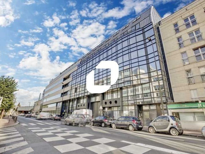 À proximité de la gare "Clichy-Levallois", sur l'