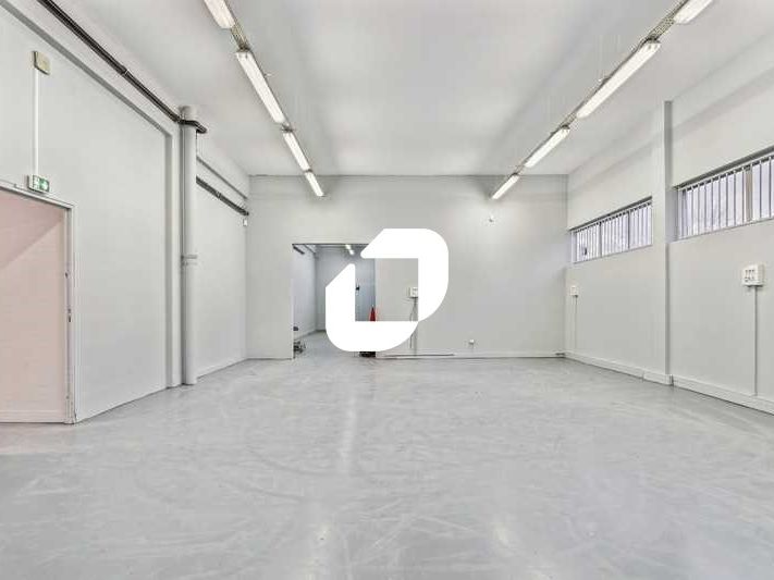 Au sein de la zone d'activité des Richardets, à p