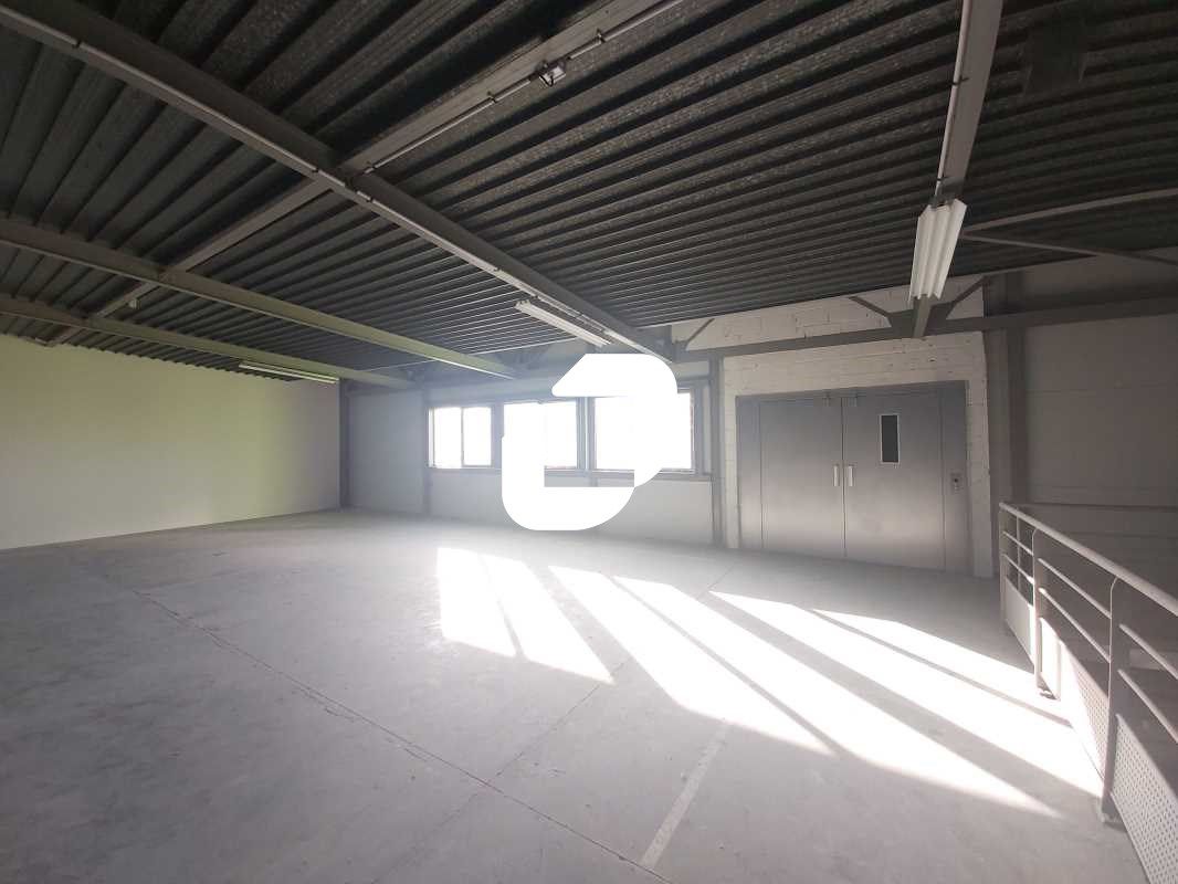 À proximité de l'autoroute A6 et de la Nationale