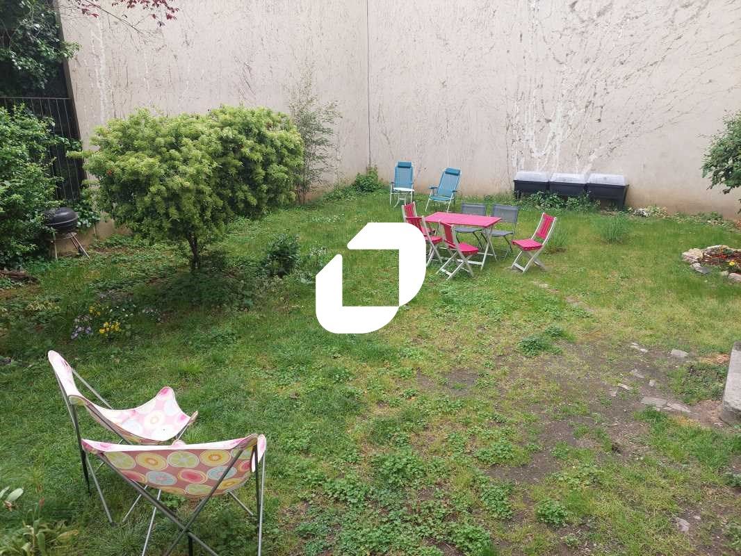 Locaux disposant d'un accès indépendant sur la ru