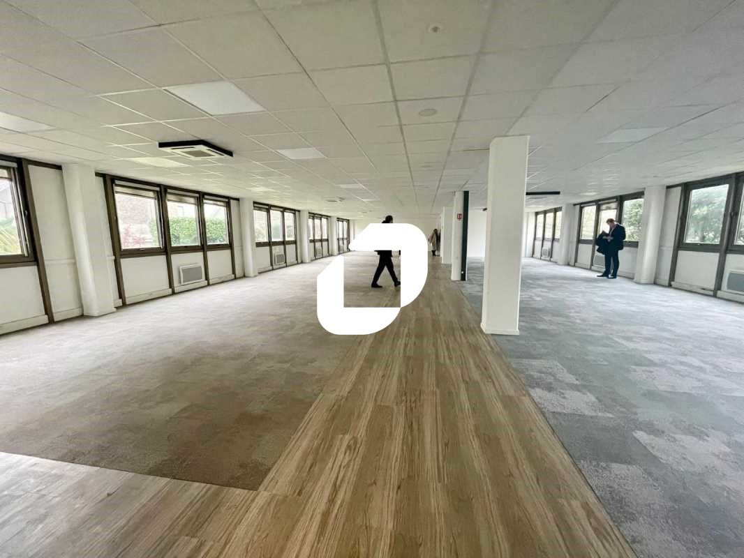 Dans un immeuble tertiaire récent situé à proximi