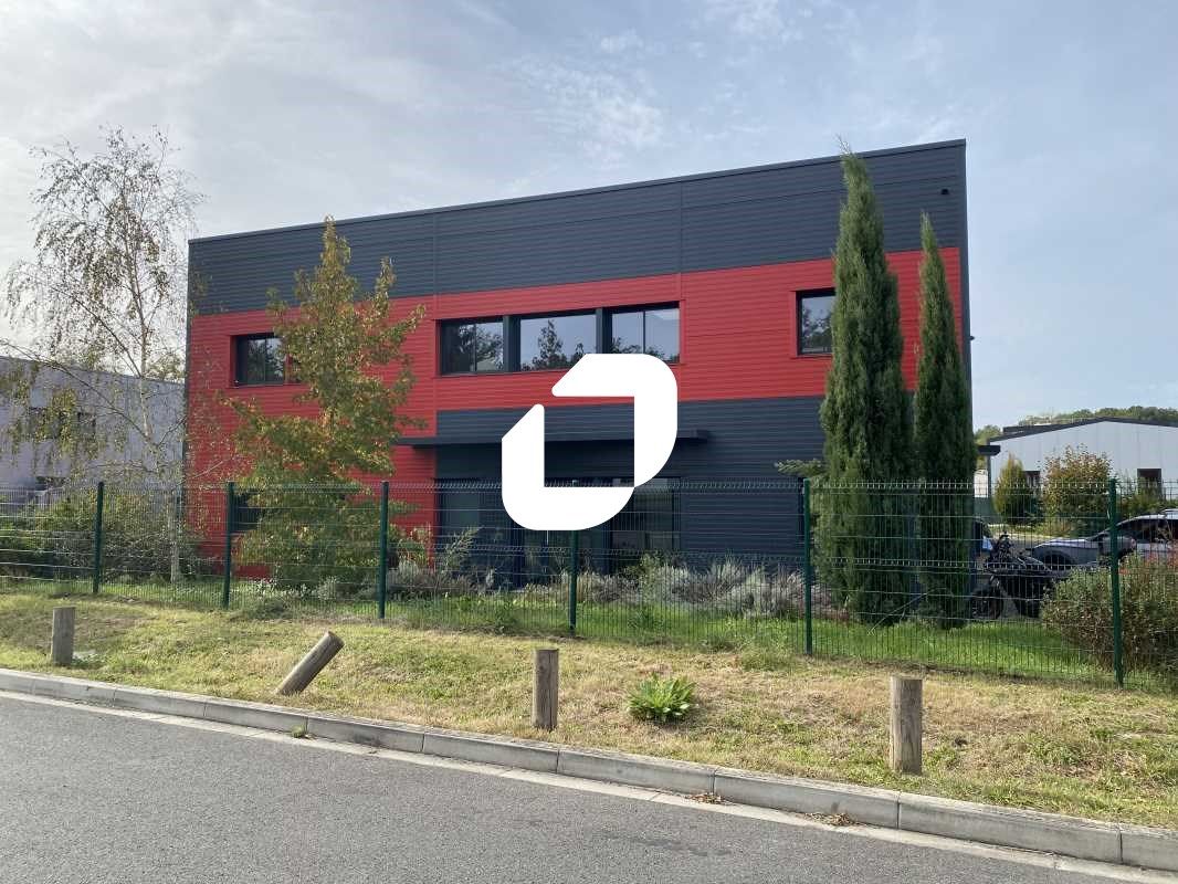 Bâtiment Indépendant à Louer | 650 m² | Dourdan I