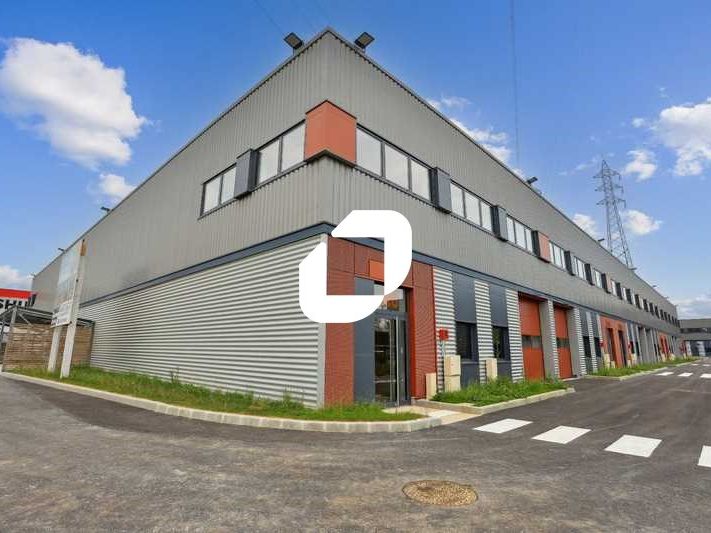 Situé au carrefour de l'A6, de la Francilienne et