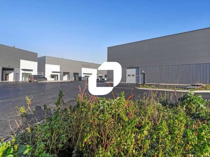 Situé à proximité immédiate de l'autoroute A5 et 