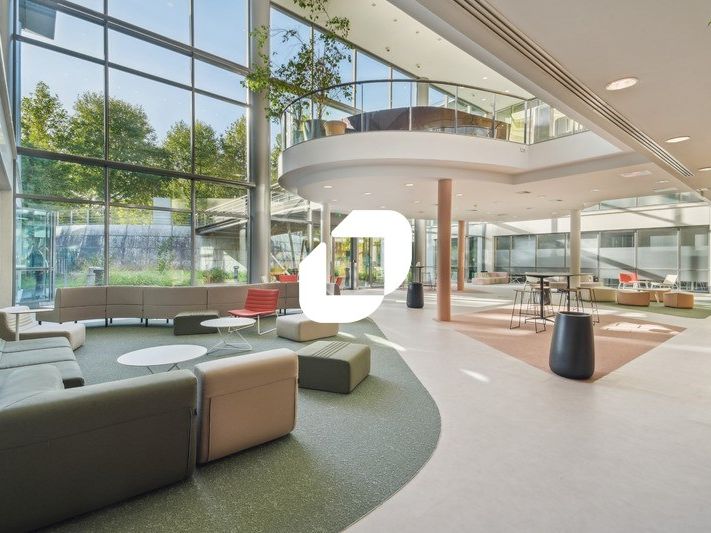 Situé à Roissy en France (95), à proximité des au