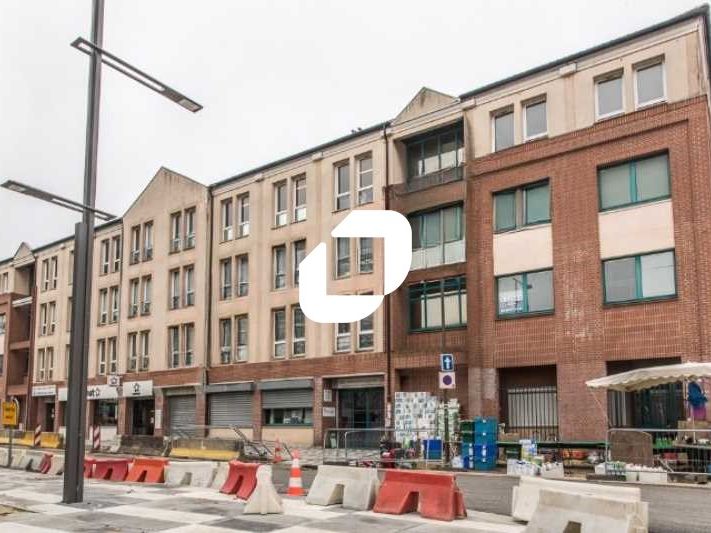 Situé aux abords de la gare de Savigny-Nandy (RER