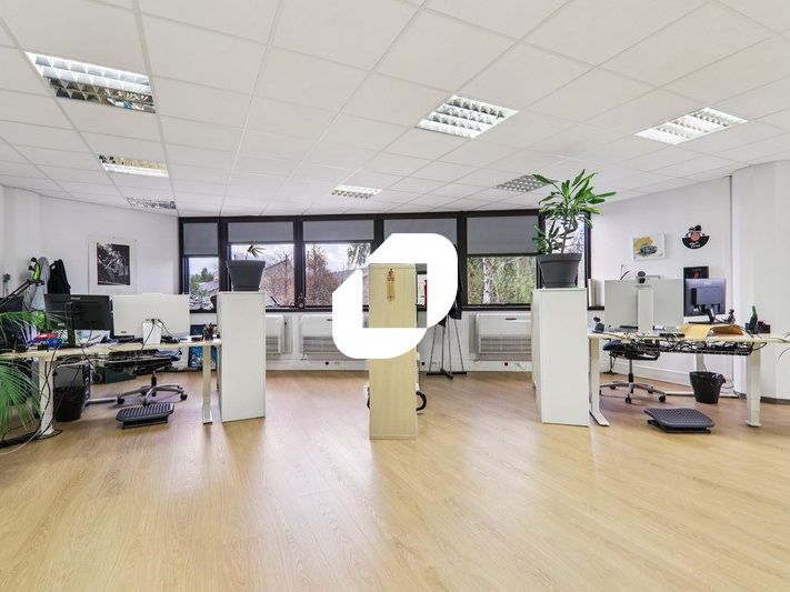 Exclusivité ! Sur les quais de Seines, dans une c