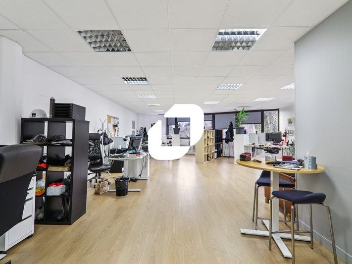 Exclusivité ! Sur les quais de Seines, dans une c