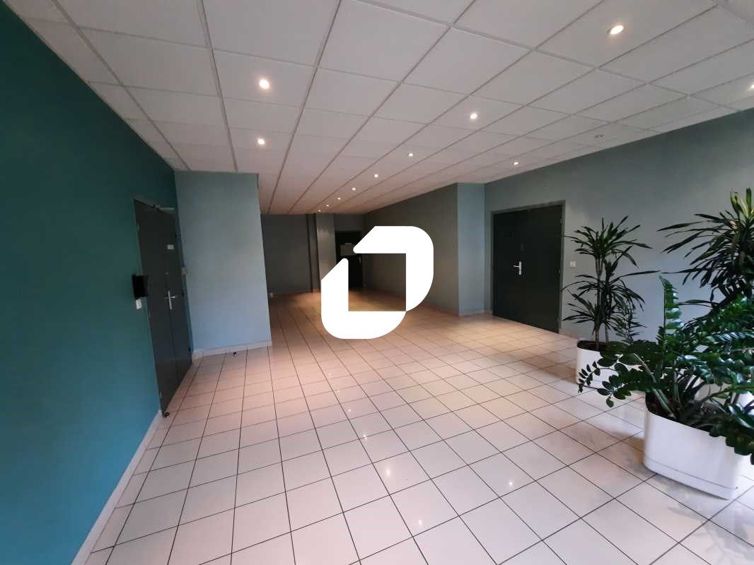 Idéalement situé au coeur de la zone d'activité d