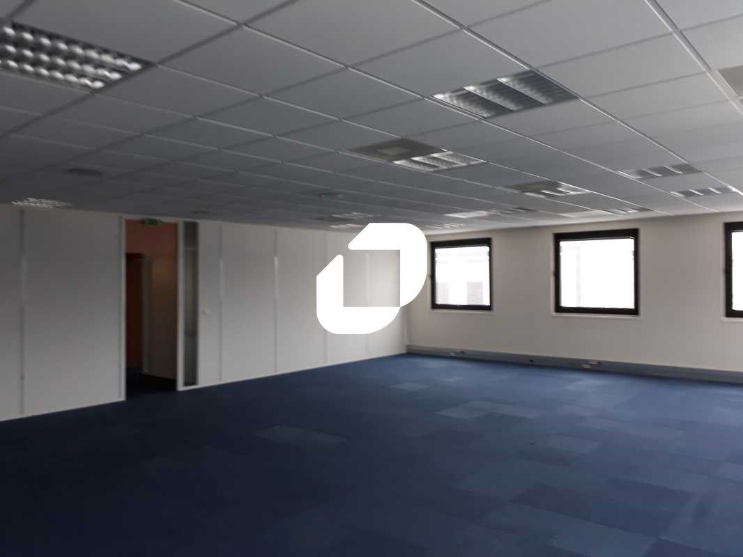 Idéalement situé au coeur de la zone d'activité d