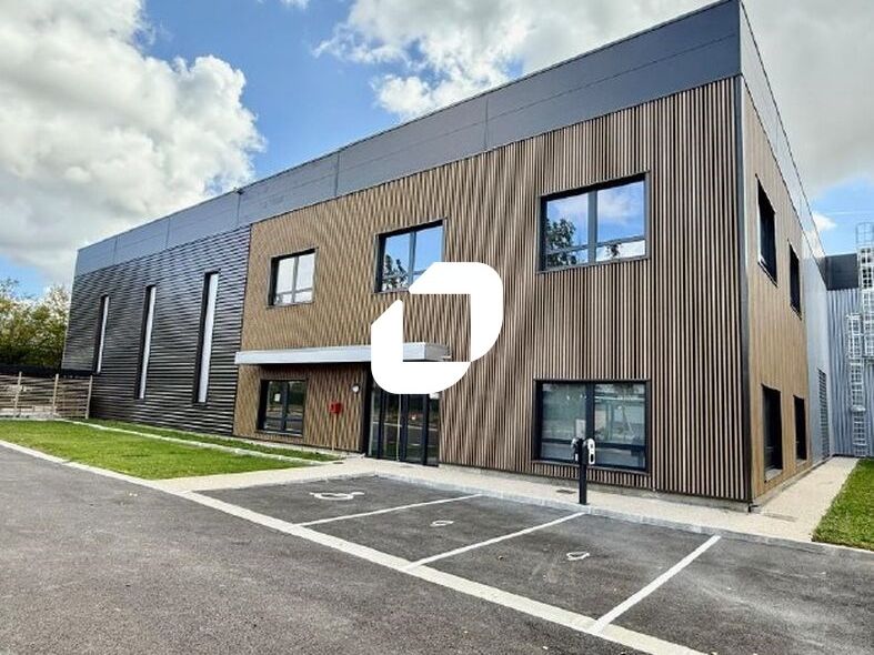 Situé avenue Georges Politzer à Trappes, dans les