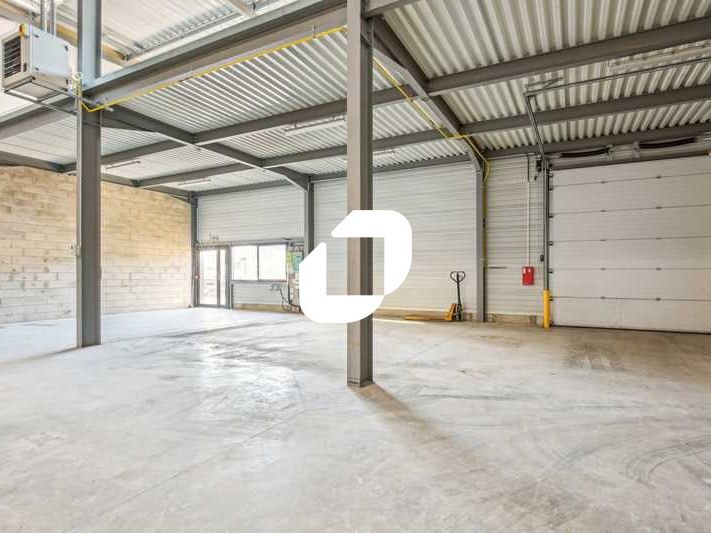 Situés à proximité immédiate de l'autoroute A3, I