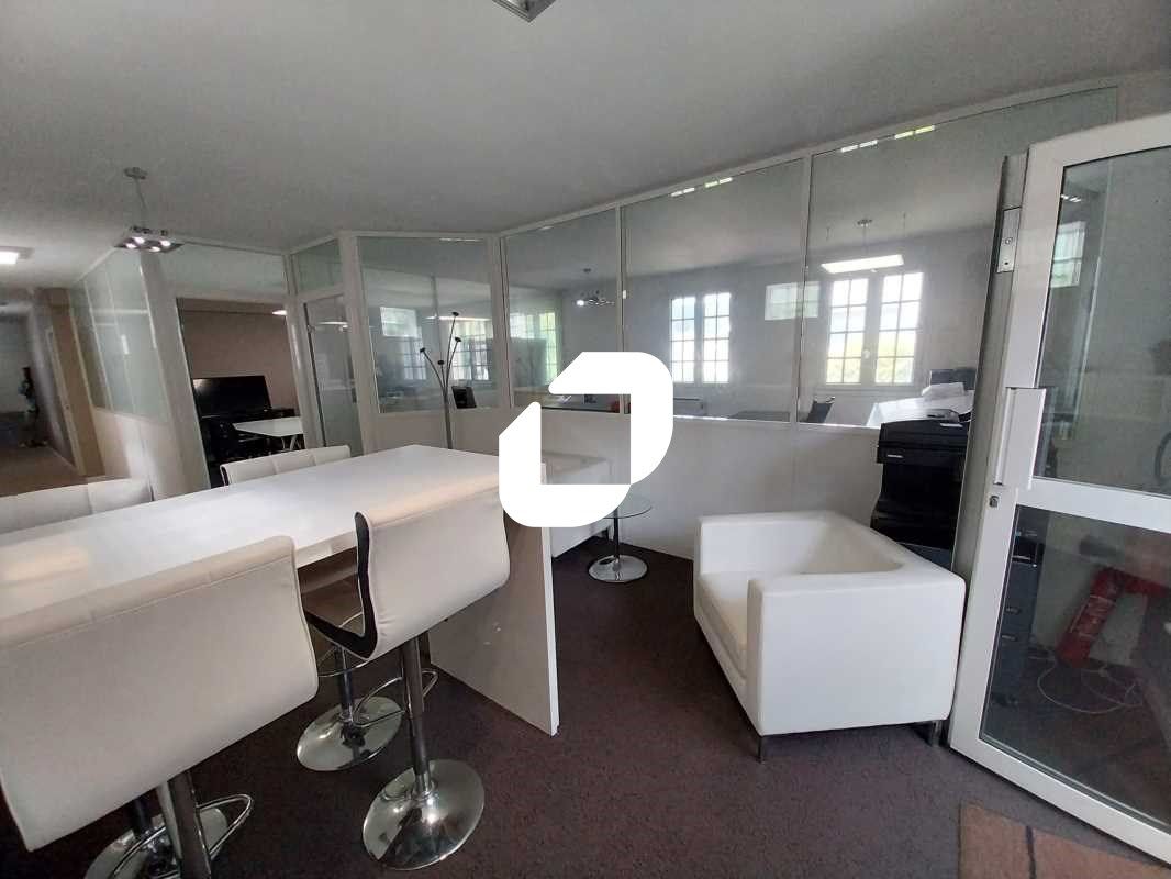 Situé dans un site sécurisé accessible 24h/24, si