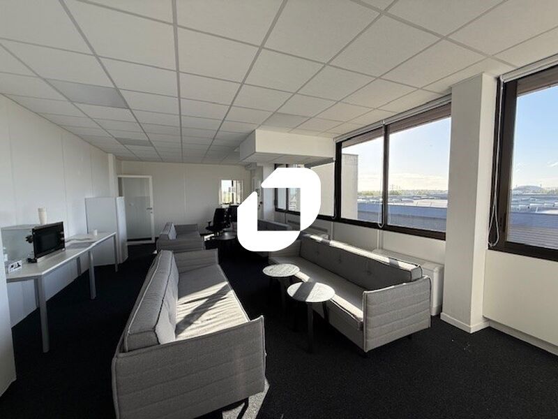 Situé dans la ZI des Béthunes à Saint Ouen l'Aumô