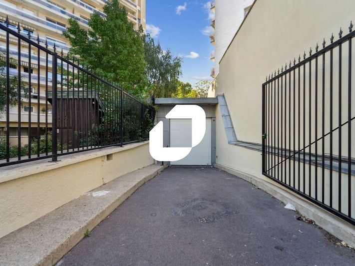 IMMPROVE propose à la location 1 300 m² de locaux