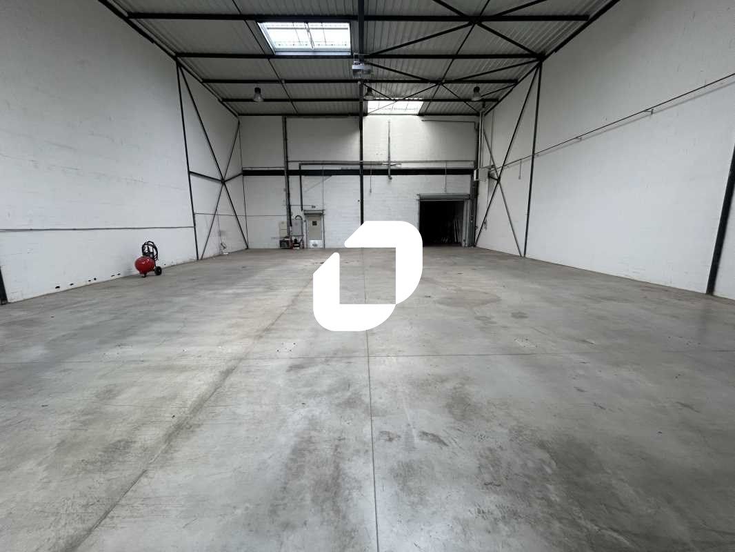 A proximité immédiate de l'autoroute A4, au pied 