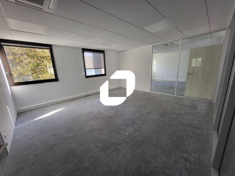 idéalement située Au pied de la gare de Saint Gra