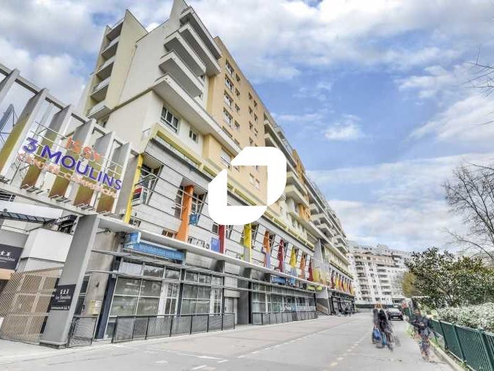 A proximité immédiate du centre commercial Les 3 