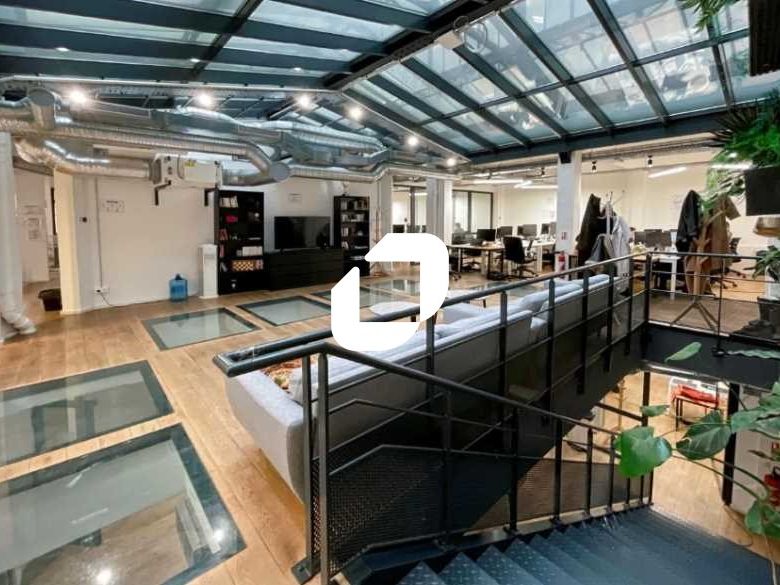 Coeur 10ème - Dans un bel immeuble de bureaux, IM