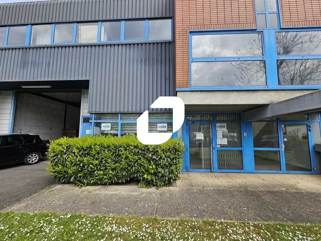 Situé au coeur de la zone d'activité des Merisier