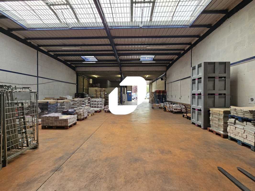 Situé au coeur de la zone d'activité des Merisier