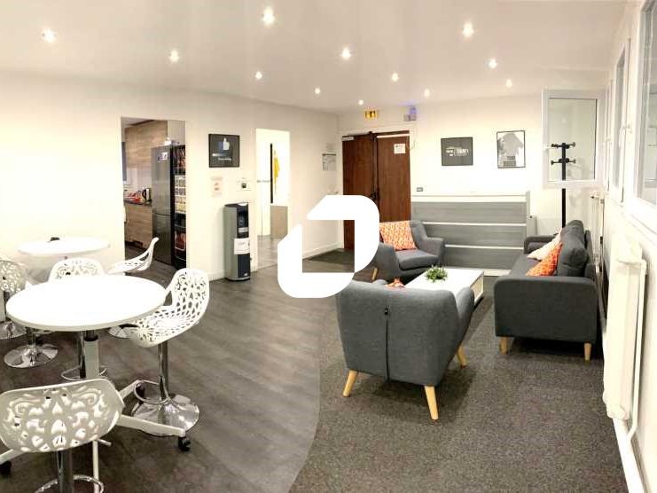 Locaux idéalement situés, à proximité du métro, d