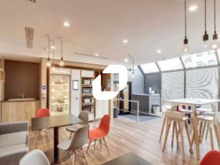 Idéalement situé proche des quais de Seine, dans 