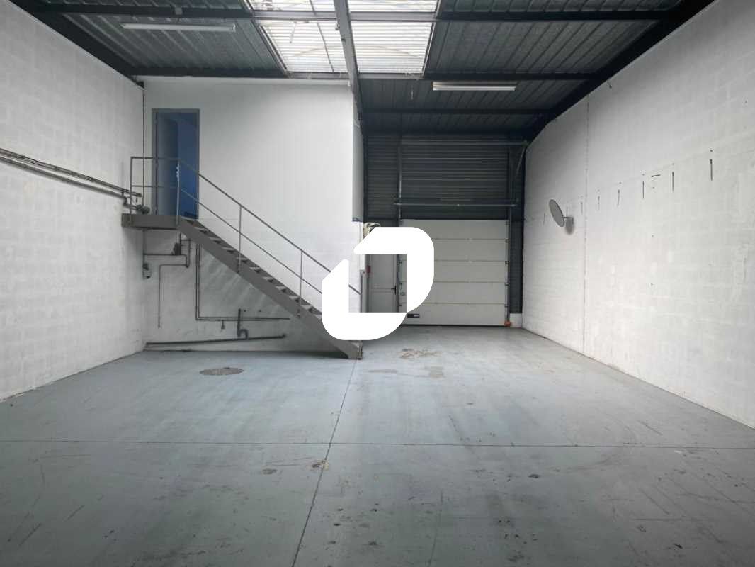 Situé dans la zone d'activité du Vert Galant à Sa